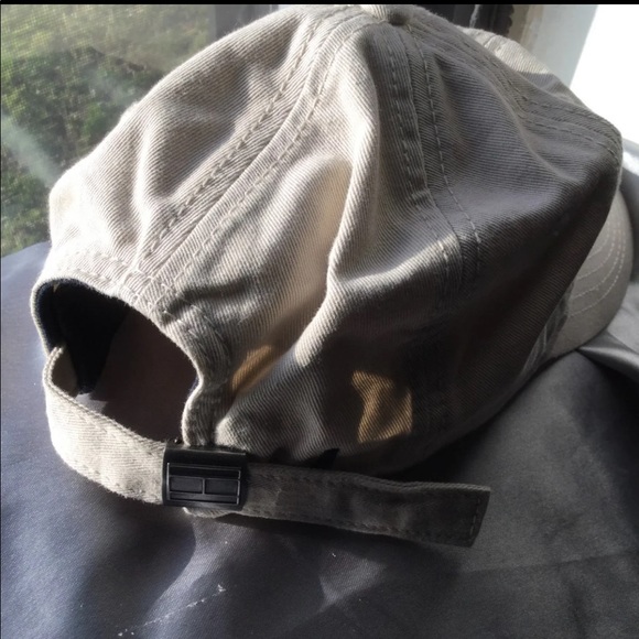 Tommy Hilfiger hat - Picture 3 of 5